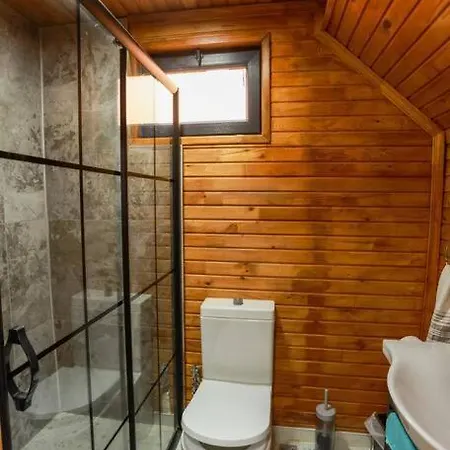 Nyaraló Naila Bungalov/2